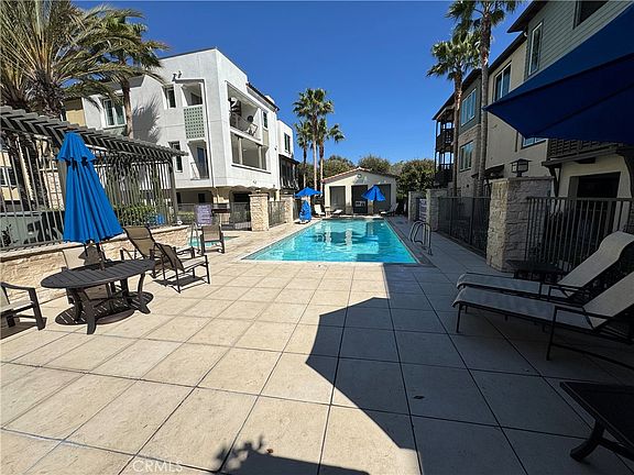 3rd image of 3446 Doheny Way
