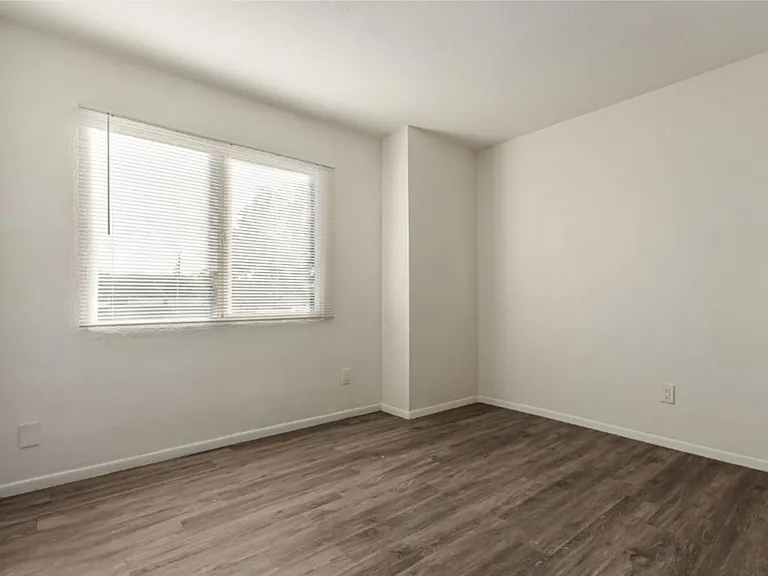 4523 E Wood St — Photo 10