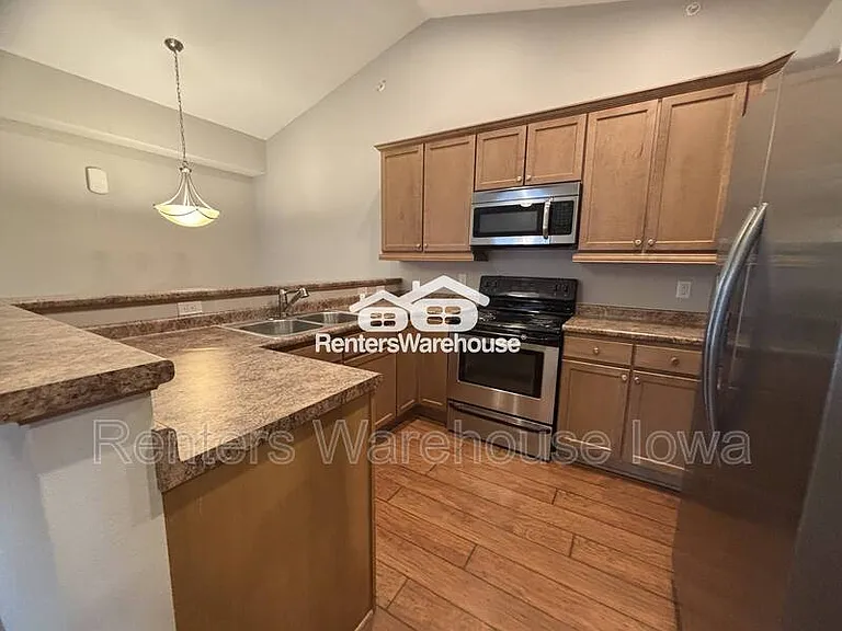 2000 Meadow Ct #204 — Photo 3