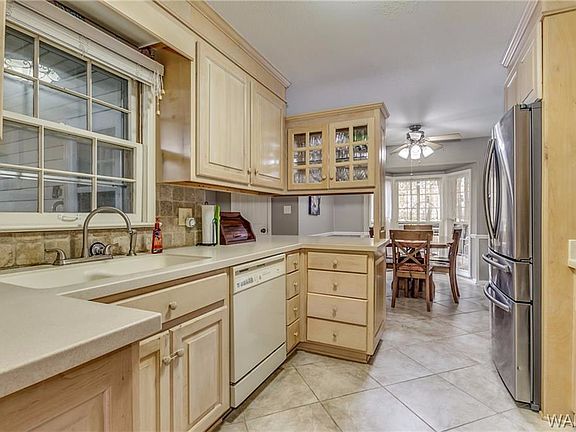 3rd image of 4729 Woodland Hills Dr