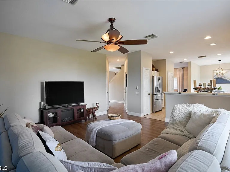 2059 Willow Branch Dr — Photo 4