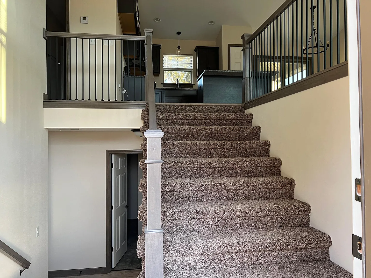 4 bed, 2.5 bath, 1600 sqft, $2,500 — Photo 3