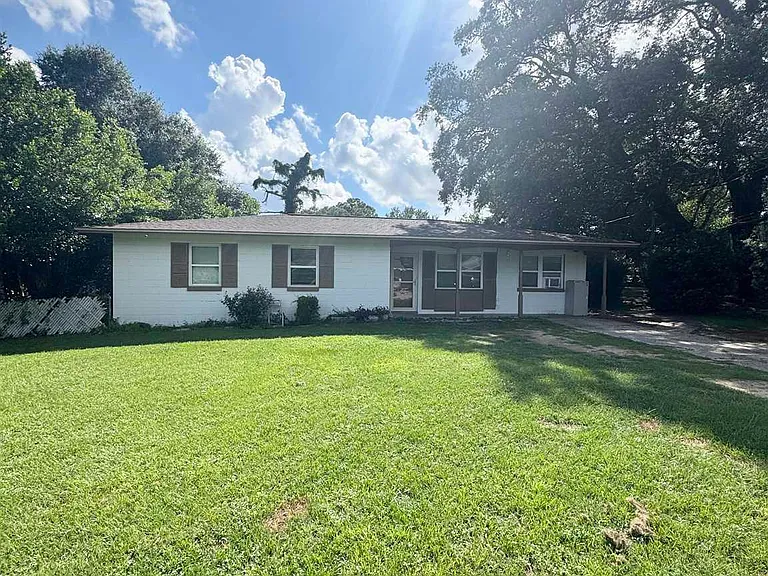 802 Blue Springs Dr — Photo 1