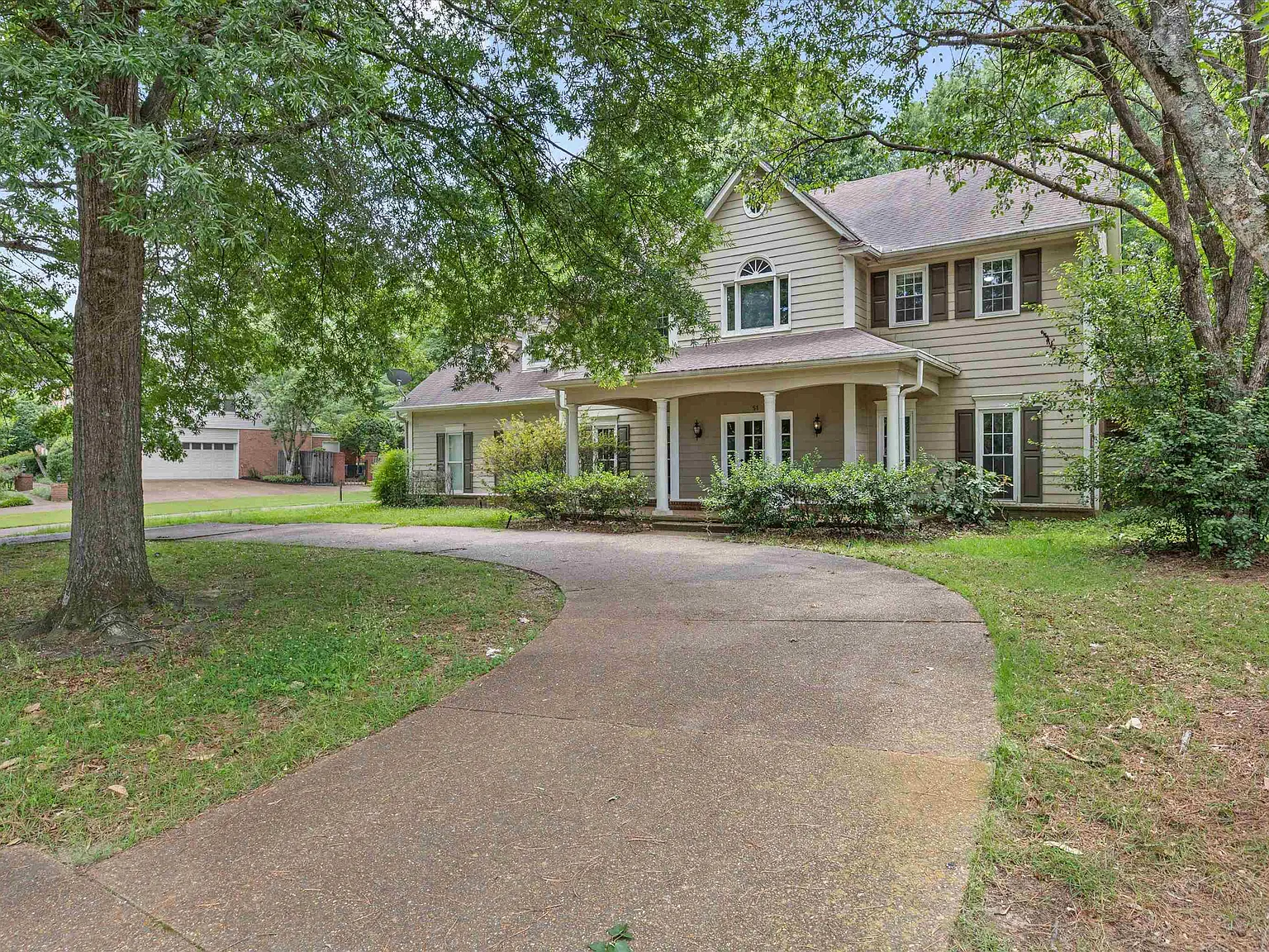 4 bed, 3.5 bath, 3909 sqft, $3,299 — Photo 2