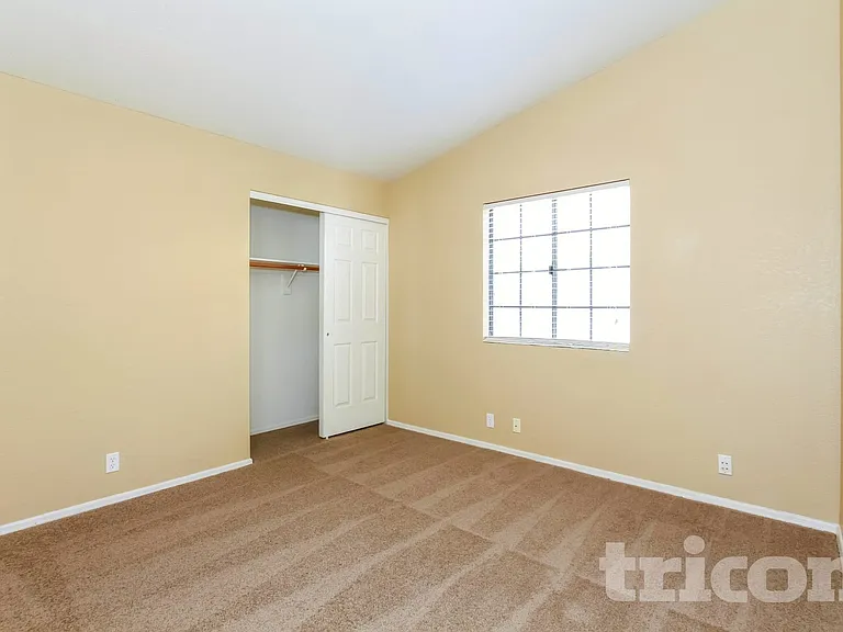 1464 E Rosemonte Dr — Photo 11