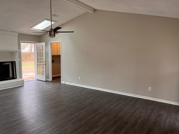 Living Room - entrance view