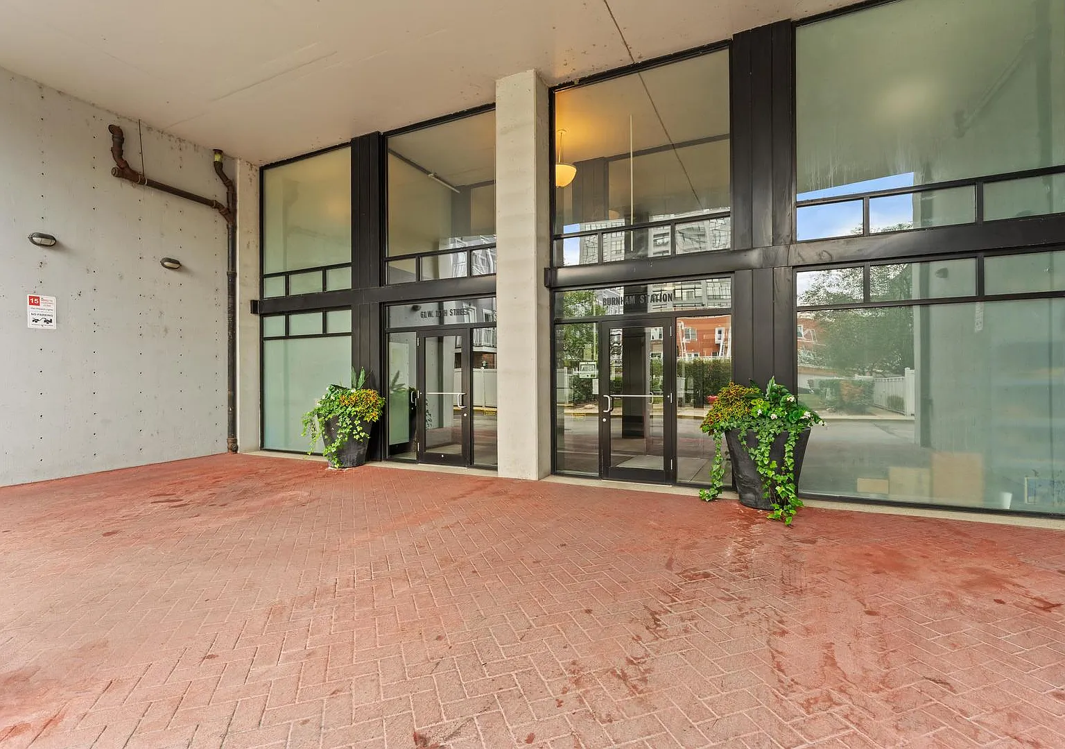 1 bed, 770 sqft, $2,700 — Photo 2