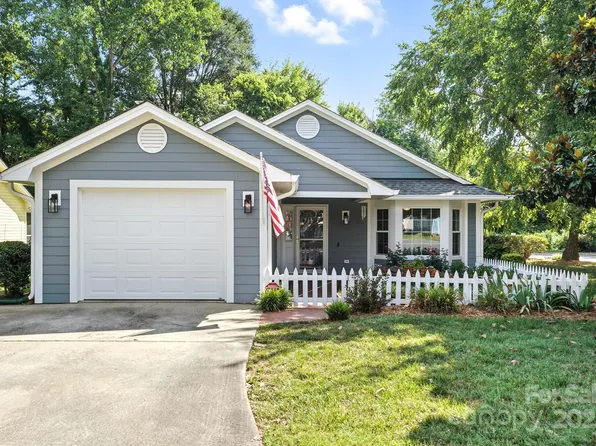 2902 Cherry Blossom Ct, Fort Mill, SC 29715