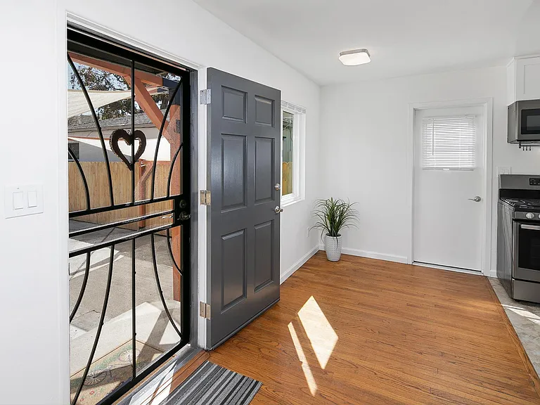 3970 Lamont St — Photo 11