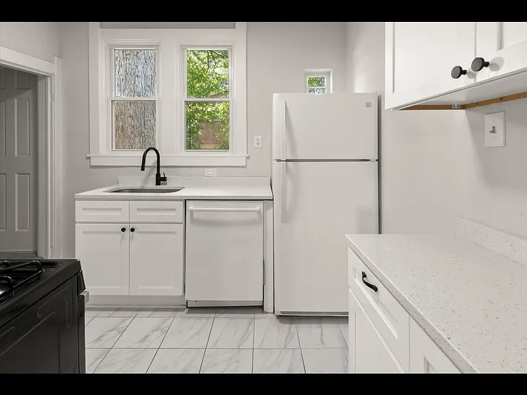 1405 Newton St NE — Photo 4