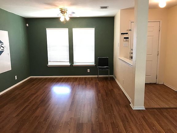 2nd image of 105 Cypress Ct