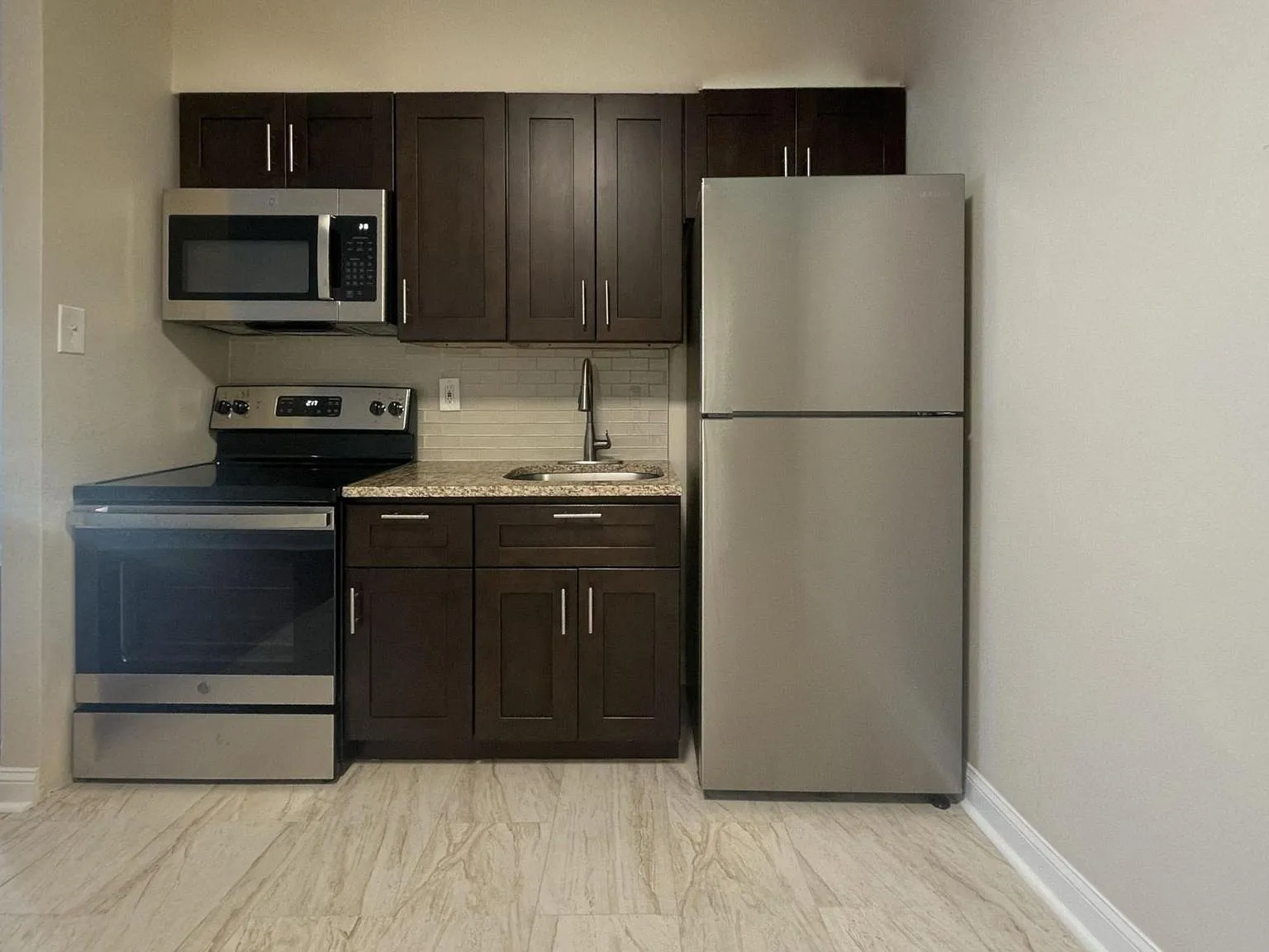 2 bed, 1.0 bath, 1600 sqft, $1,400 — Photo 1