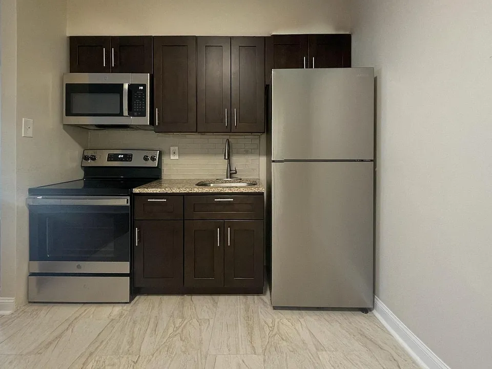 5156 D St #2