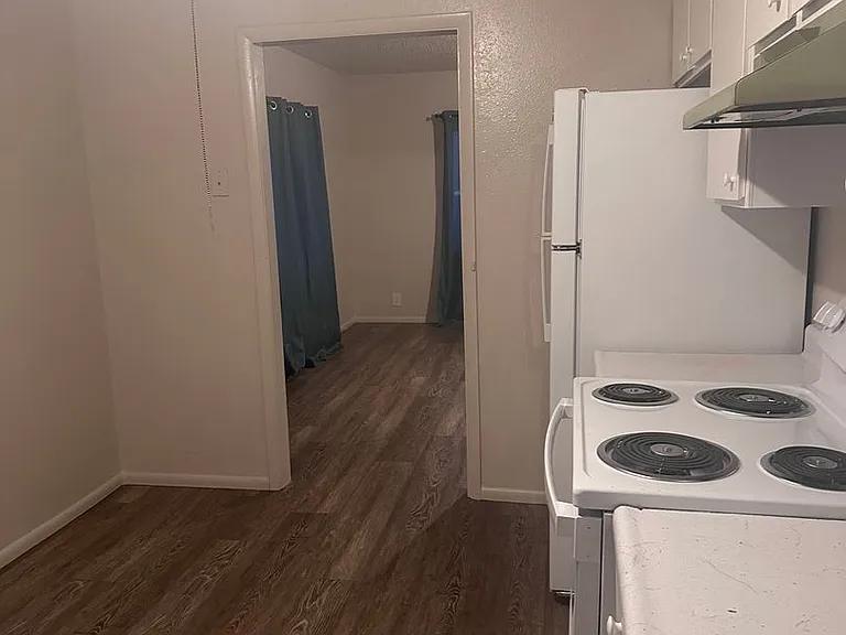 527 Jensen St — Photo 13