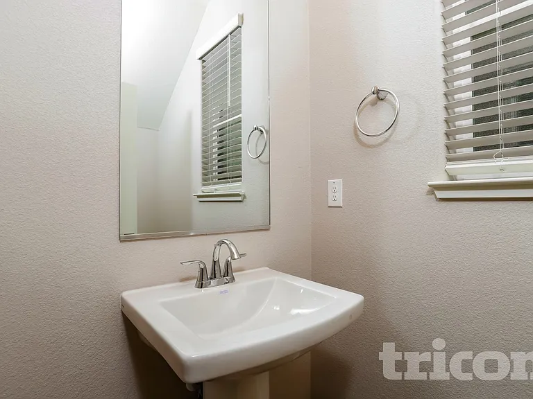 1262 Victorian St — Photo 5