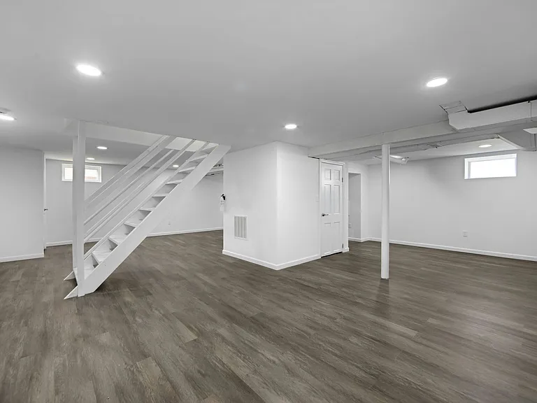380 Grand Ave — Photo 21