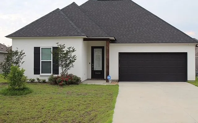 75429 Victoria Dr — Photo 1
