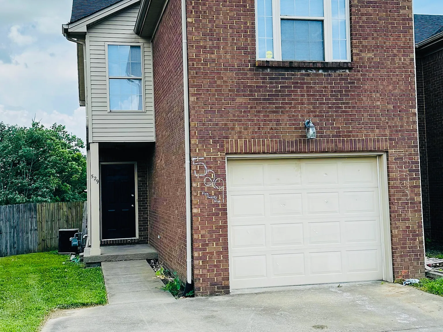 3 bed, 2.5 bath, 1704 sqft, $2,000 — Photo 1