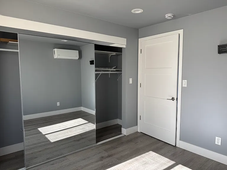2427 Baltic Ave — Photo 2