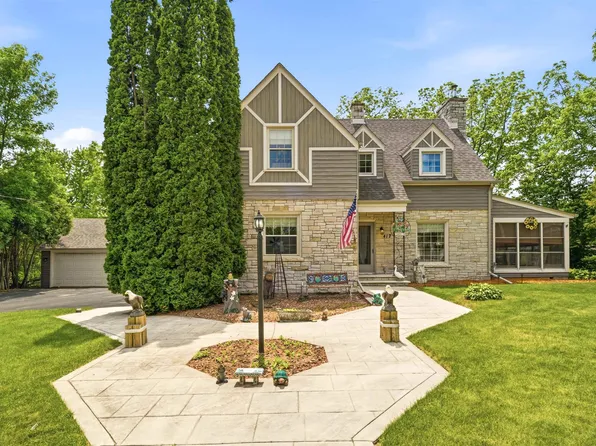 417 Wolf River Dr, Fremont, WI 54940
