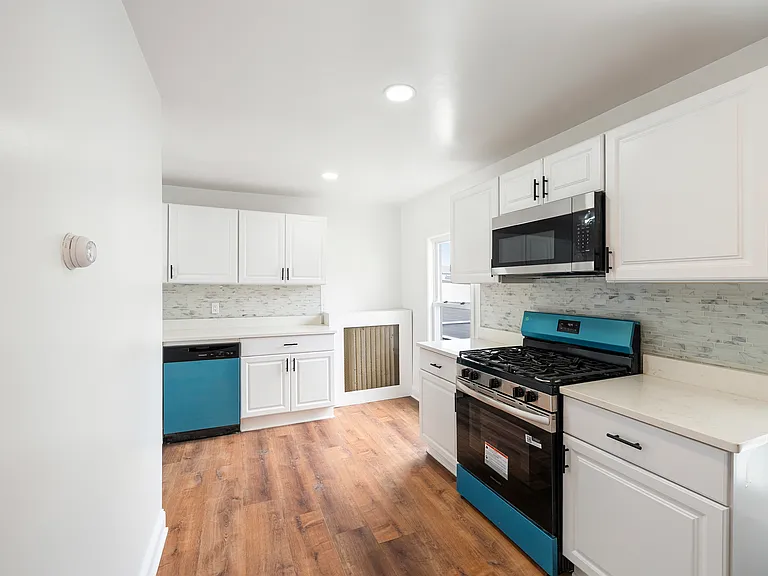 16 Oakes St #2 — Photo 12