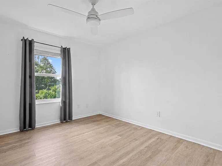 1468 Northampton Ter — Photo 15