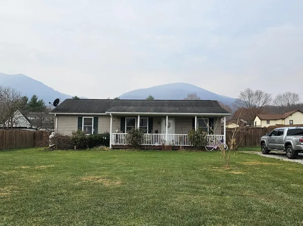 498 Boyd Ave, New Castle, VA 24127