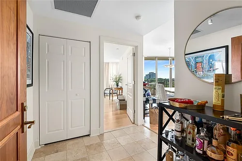 700 Park Regency Pl NE Photo 1