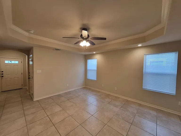 7026 Lakeview Dr #101 — Photo 3