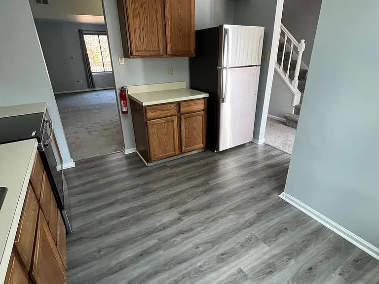 172 Windham Ct — Photo 4