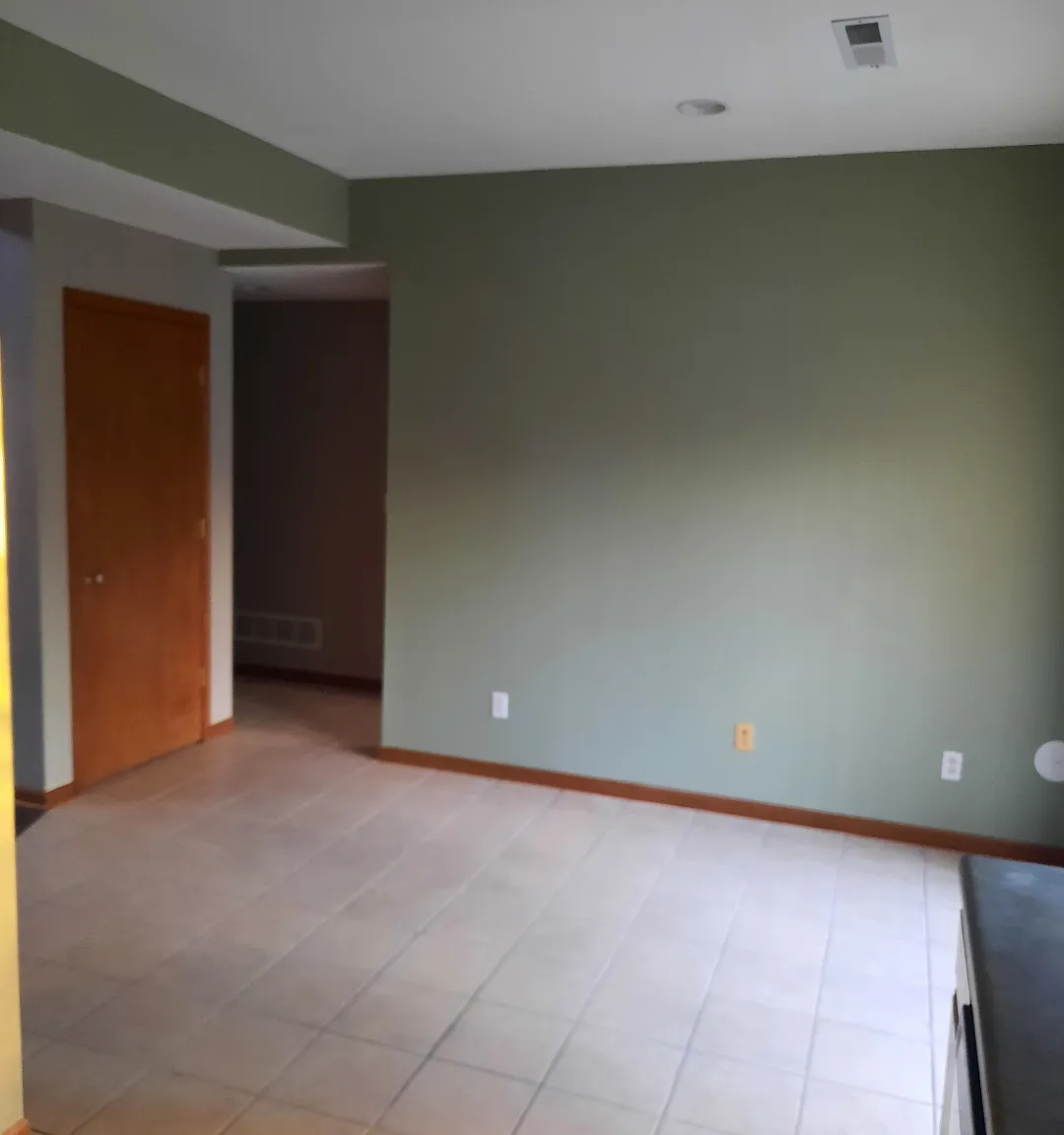 3 bed, 2.5 bath, 1350 sqft, $1,500 — Photo 4