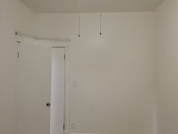 4th image of 7225 S Eberhart Ave #1