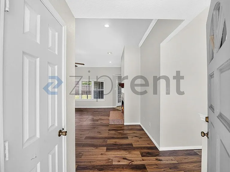 2508 Hawk Dr — Photo 4