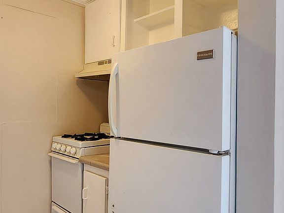 5th image of 601 S Ocean Dr APT 2