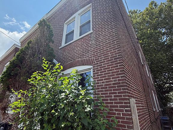 2nd image of 936 Simpson St