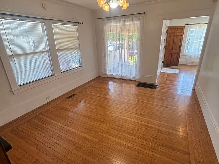 3218 School St — Photo 3