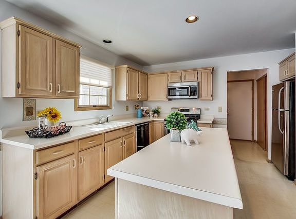 2nd image of 230 Noble Cir