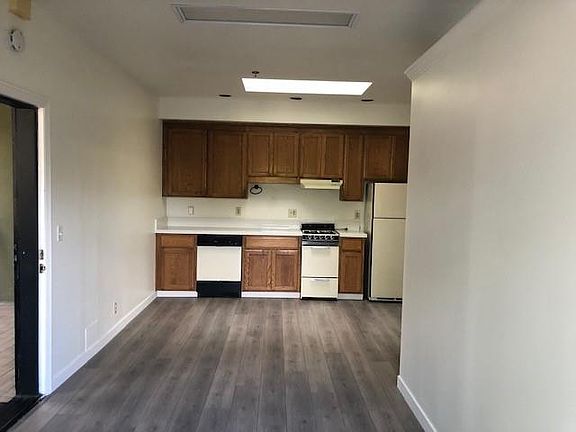 3rd image of 1047 El Camino Real