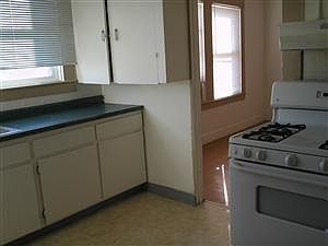 4th image of 830 S Sierra Nevada St