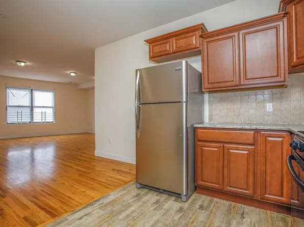 231 Hutton Street image 3 of 13