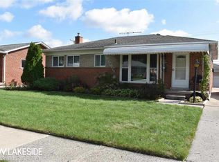 28336 Los Olas Dr, Warren, MI 48093