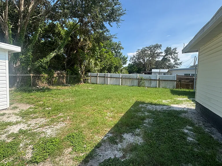 1565 Seneca Dr — Photo 18