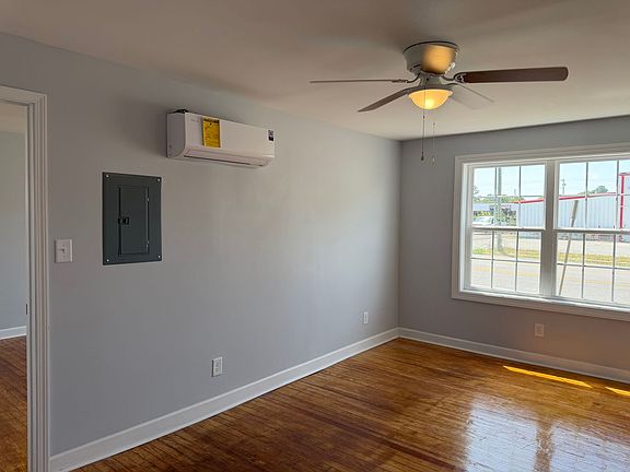 4th image of 1609 Saint Andrew St
