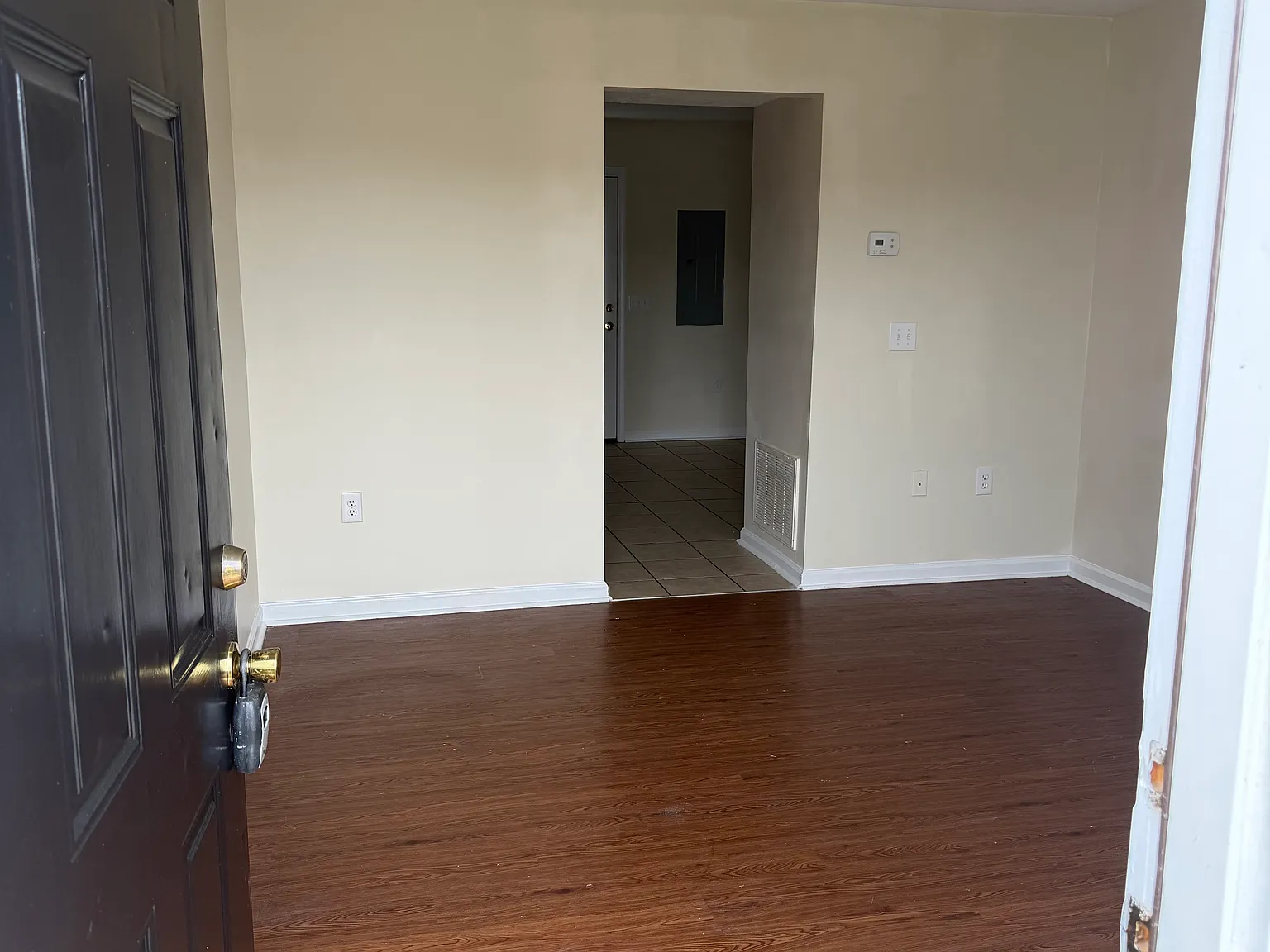 2 bed, 1.5 bath, 900 sqft, $950 — Photo 2
