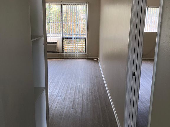 3rd image of 501 N Rossmore Ave #206
