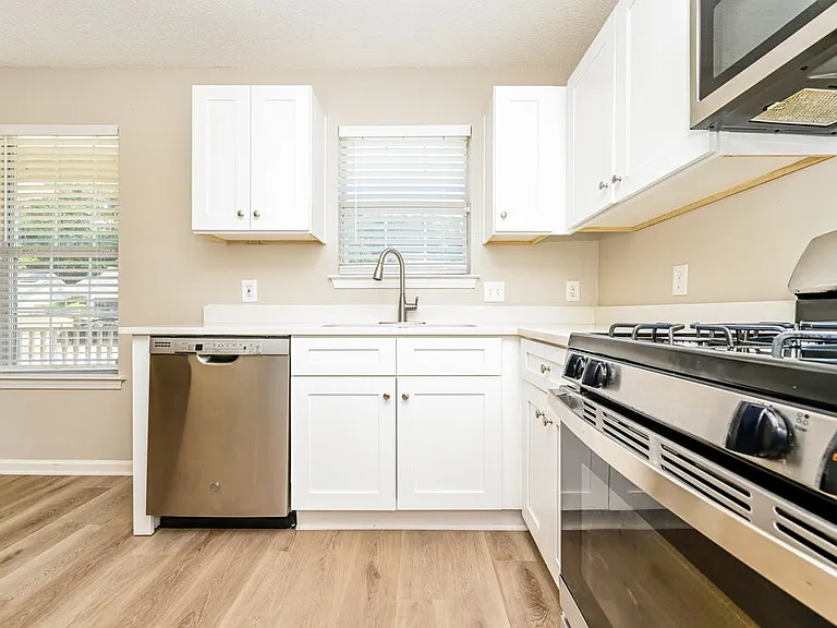 608 Fieldcrest Dr — Photo 6