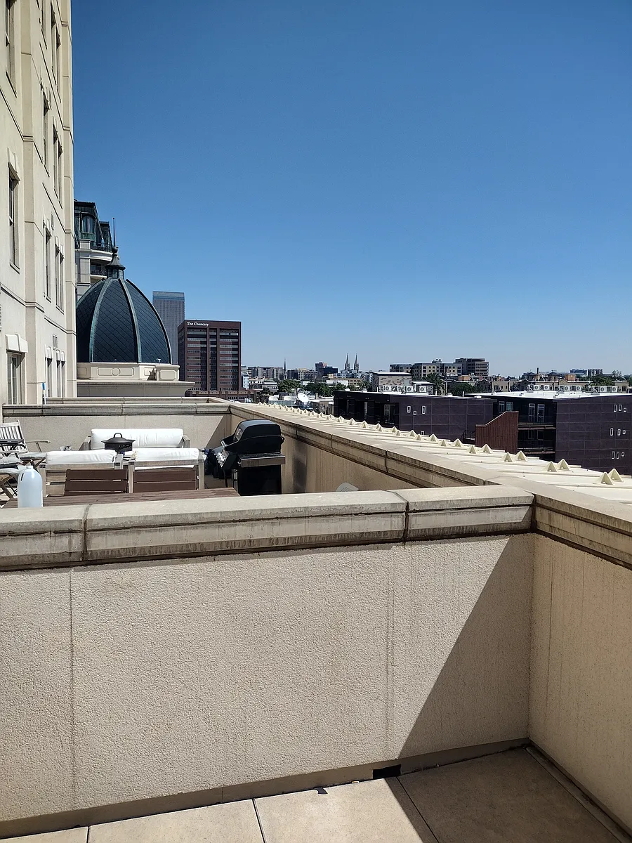Building Photo - 925 N Lincoln St #7H