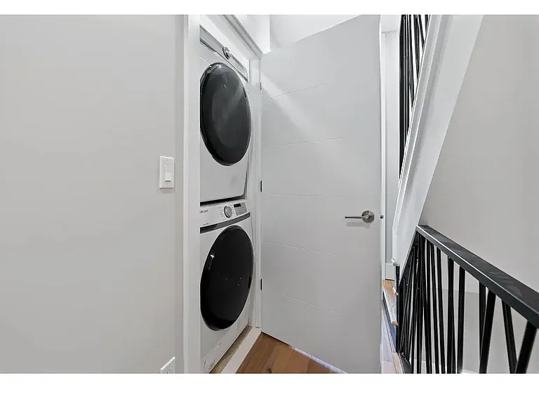 2531 Annin St — Photo 17