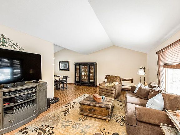 3rd image of 8980 Elmwood Oval