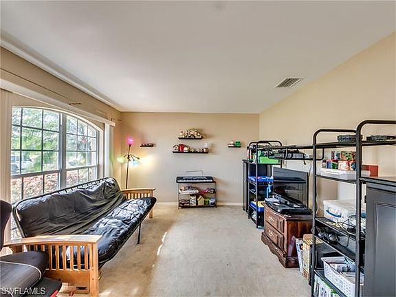 5th image of 714 SE 8th Pl